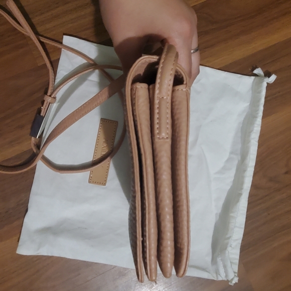 Aritzia Auxiliary Crossbody bag - Picture 11 of 16